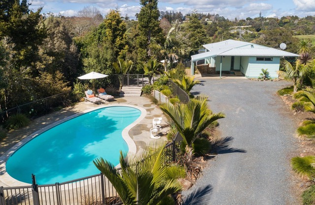 Retro River Retreat - Kerikeri Ferienhaus