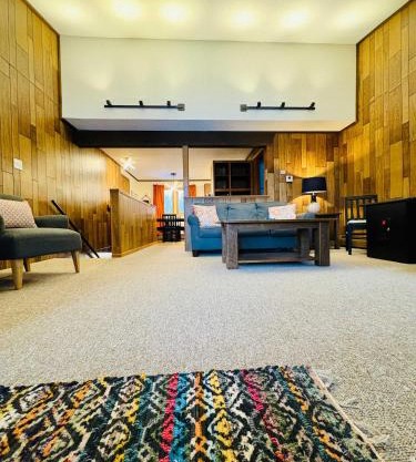 Retro Ski-In Ski-Out Villa at Powderhorn Mountain