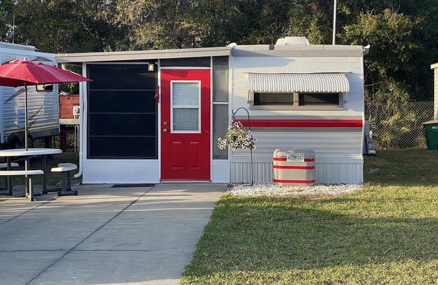 Retro Trailer Newly Renovated in over +55 Park