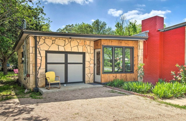 NEU! Retro aktualisierte Blanco Abode: Schritte zur Hauptstraße