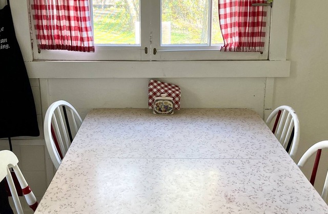 Retro VB Cottage