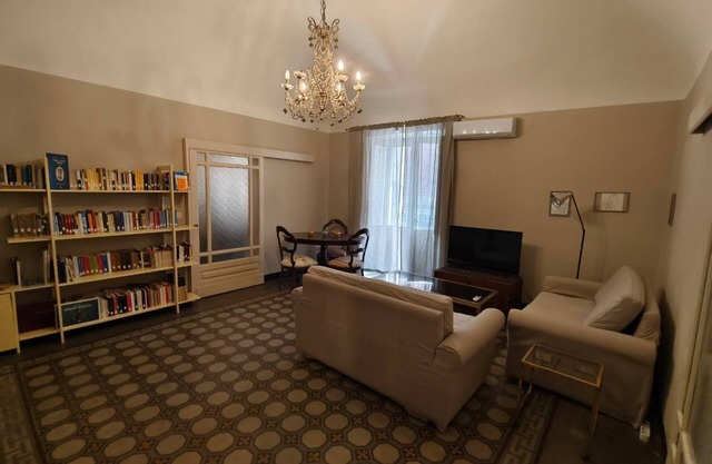 RETROETNEA - Retro-style Apartment in historic center with 2 connecting bedrooms