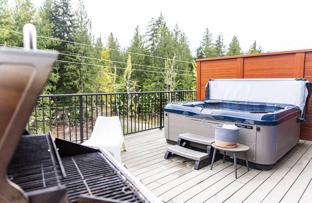Reved Up & Out - Remarkable Two Bedroom Condo