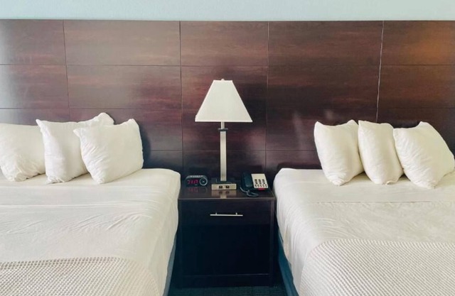 Revel In Aesthetic Charm! 4 Ergonomic Units, Minutes’ drive from JB Wells Park