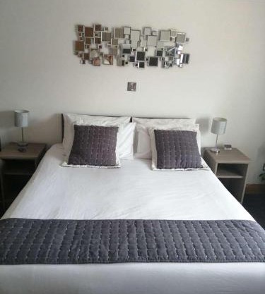 Reveller Bar Lodgings