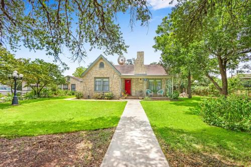 Revival DSTX LLC - Bed & Breakfast