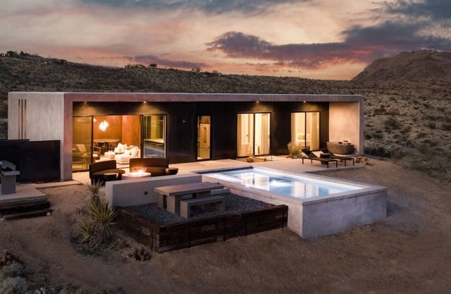 Revolve House: Pool Overlooking Joshua Tree