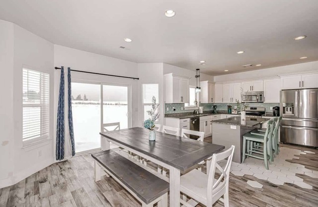 Rexburg 5 Bedroom Home With Rock Climbing Wall & M