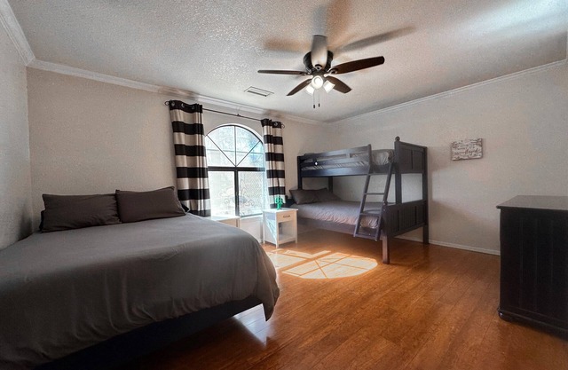 RGK Getaway - Spacious home with a pool