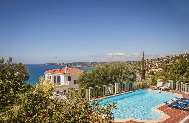 Fabelhafte Ferienvilla mit privatem Swimmingpool, klarem Meerblick