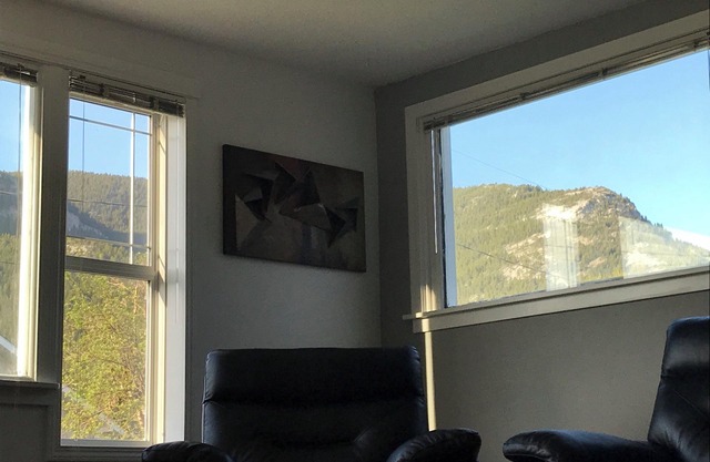 RheLi Amazing Vacation Rentals - Crowsnest Pass