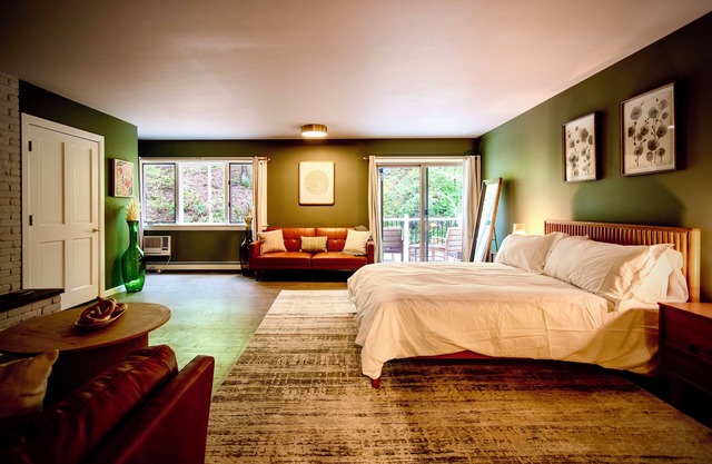 Rhinebeck Inn Suite with Private Deck