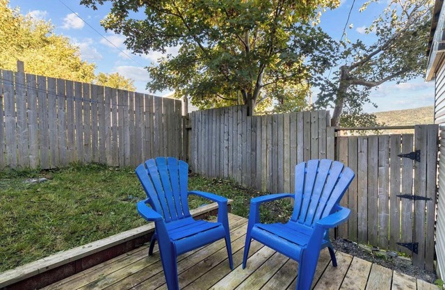 Rhoda's Place - 2 Bedroom Apt w/ Private Backyard