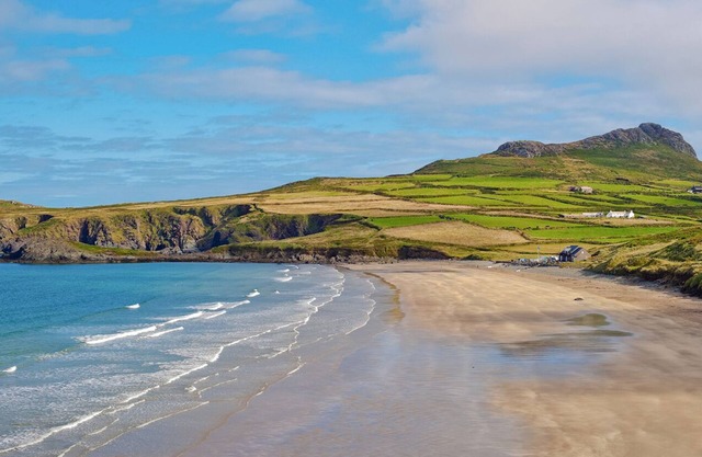 Rhosson Uchaf, Holiday Cottage St Justinians, nr St Davids, Sleeps 6, 3 bedrooms, bathrooms