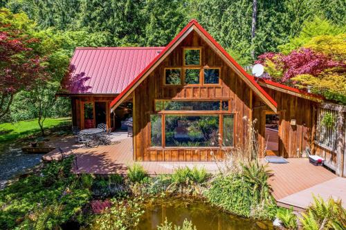 Rhythm Waters by AvantStay Garden Paradise Pond