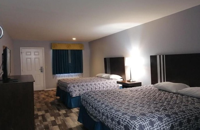 Riata Inn - Crystal City