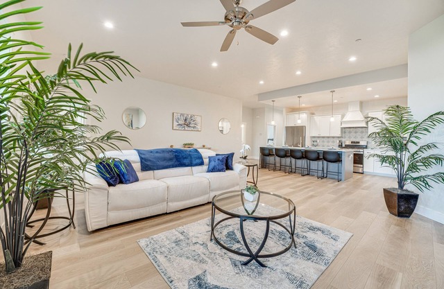 Richland Home w/ Hot Tub: Wineries, Hikes & More!