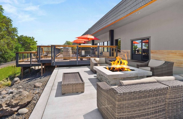 Richland Riverfront Hotel and Conference Center, Ascend Hotel Collection
