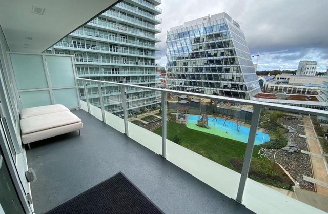 Richmond center apartment