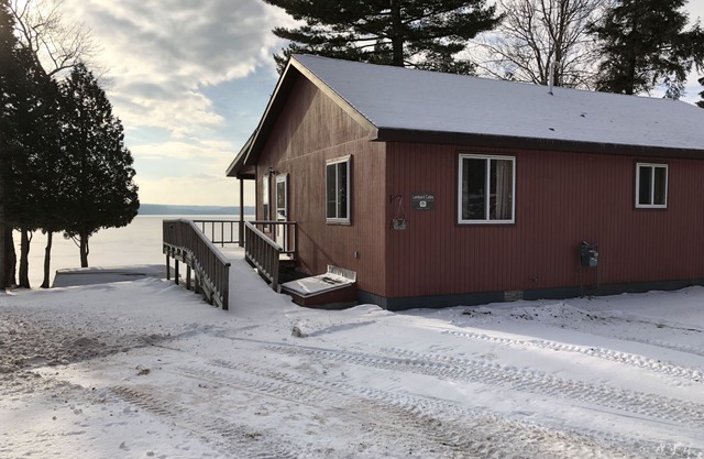 Ihr U. P. Paradise Vacation erwartet Sie am sandigen Nordufer des AuTrain Lake!