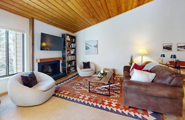 Ridge Condo 2660 - New Listing! Rustic Condo at Elkhorn Resort