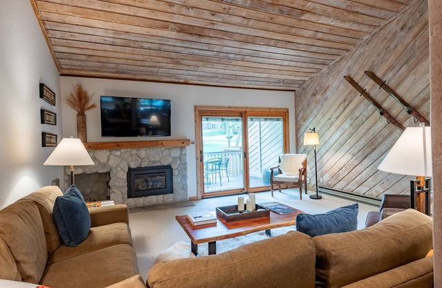 Ridge Condo 2686- Walk to Elkhorn Pool, Hot Tub & Tennis