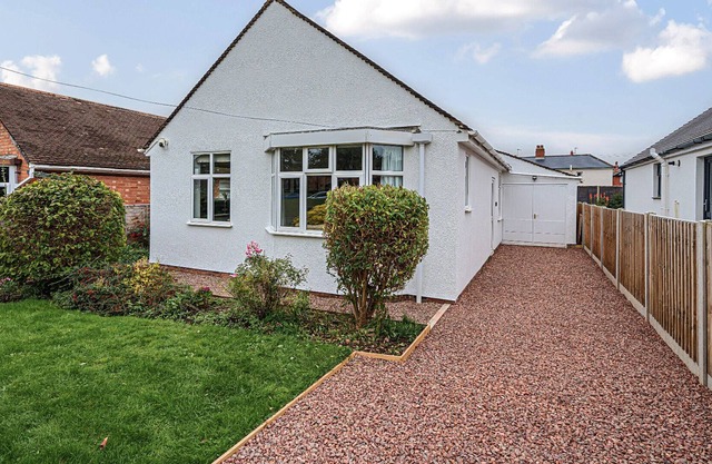 RIDGE VIEW MALVERN, pet friendly, with a garden in Great Malvern
