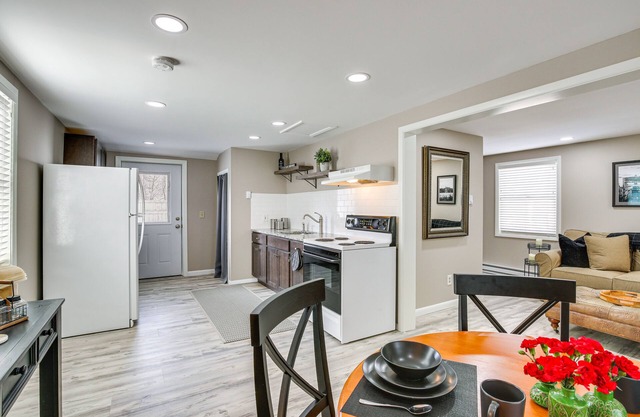 Ridgefield Cottage: Walk to Town & Movie Theater!