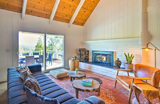'Ridgeline Retreat' w/ Mountain Lake Views!