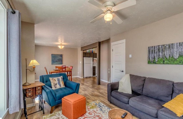 Ridges Retreat - Cozy home with Patio & Garage, Free Wifi & Pets Welcome