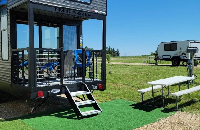 Ridgetop Retreat Tiny Home, Dakota MN