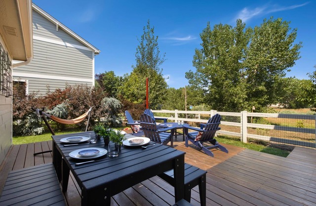 Rigden Retreat Garage, Dog Friendly, Near Trails