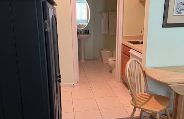 Right Direction Rentals Studio 8954