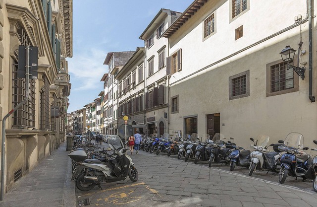 Right in the center of the city in a modern and comfortable environment.