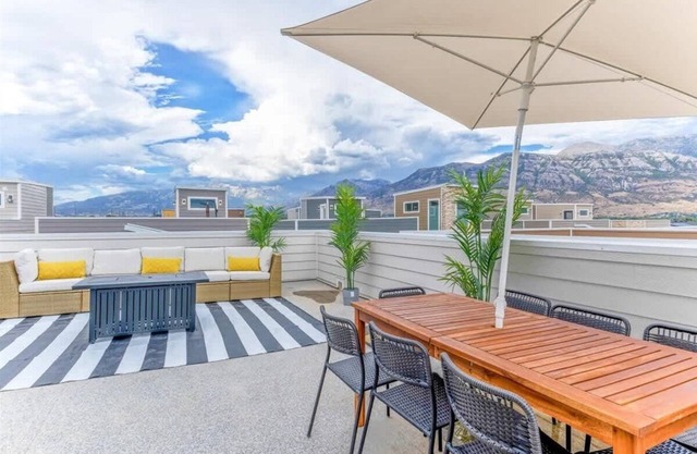 Right off i15, Rooftop Patio, BBQ Grill!