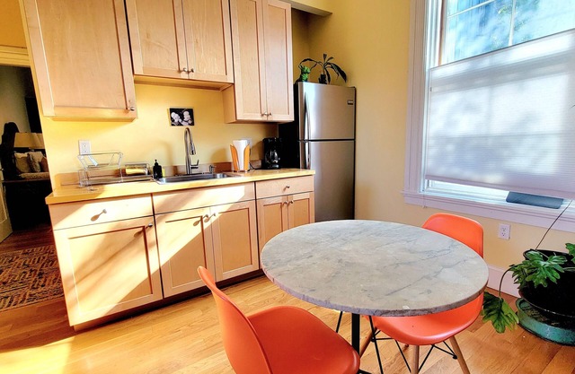 Right on Broadway - Spacious West Side Apartment