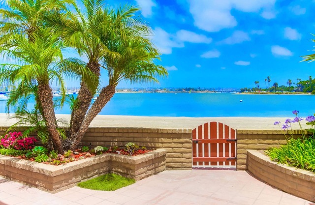 Direkt am Strand! Neu renovierte 2BR / 2BA Bayfront. Perfekt für Familien.