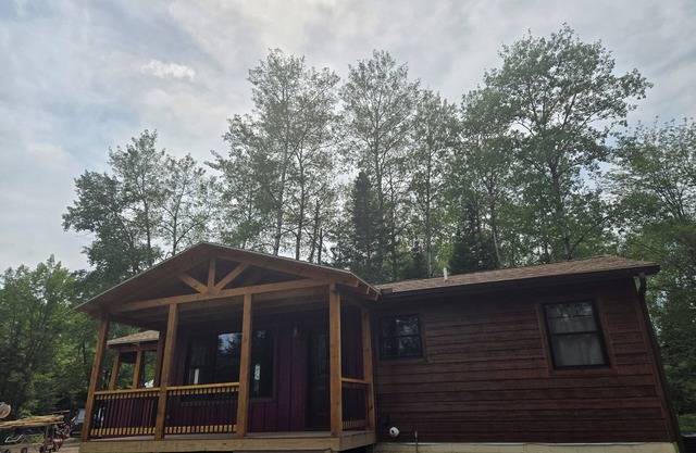 Right on the Tuscobia Trail Cozy 2-bedroom cabin in Winter with WiFi, AC