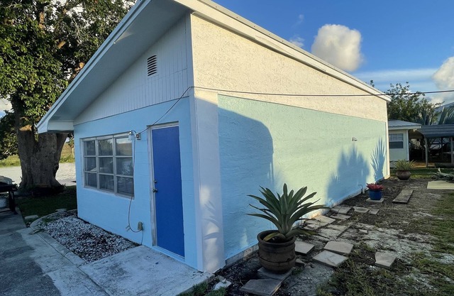 Rim Canal Cottage - Access to Fishing, Just off Lake Okeechobee! by RedAwning