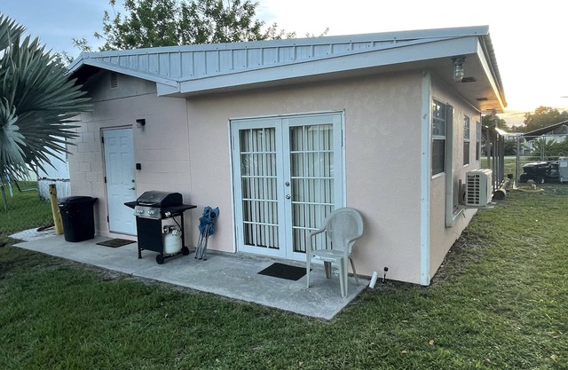 Rim Canal Cottage 'Yellow House' with Canal Views & Boat Dock by RedAwning