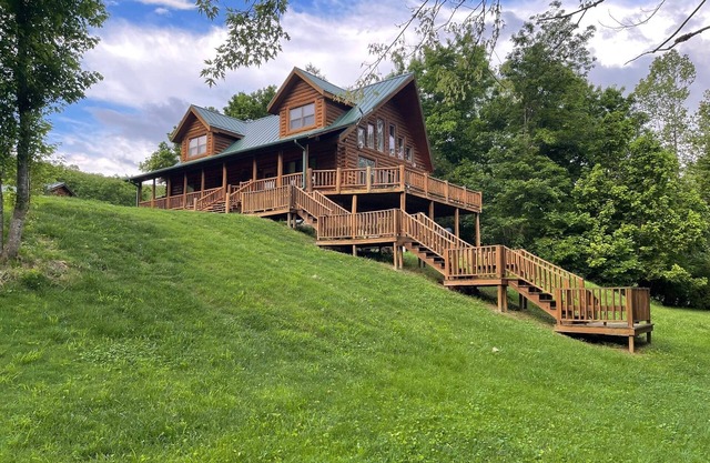 Rim Shoals River Cabin - private boat dock, walk-in fishing access sleeps 14