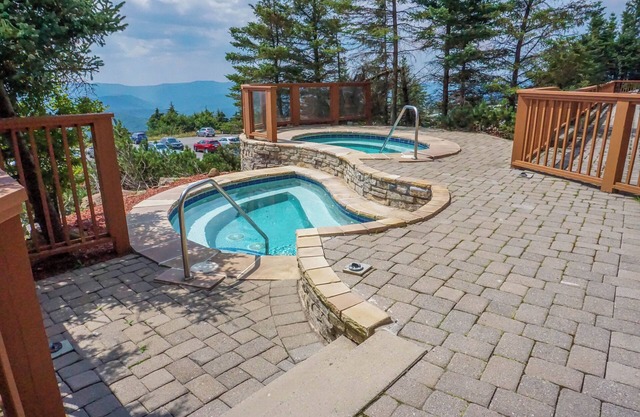 Rimfire 303: 1 Br. Sleeps 4 Walking Distance to skiing, shops