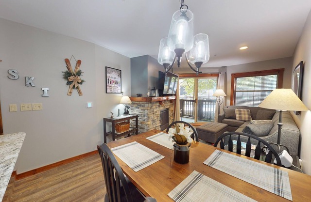 Rimfire Lodge-1st Floor-Village Center-Steps from shops restaurants slopes