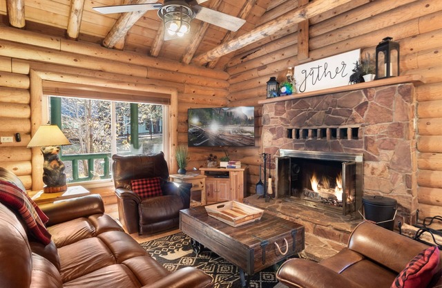 Rimtop Retreat | King Beds~Foosball~Lakes Nearby