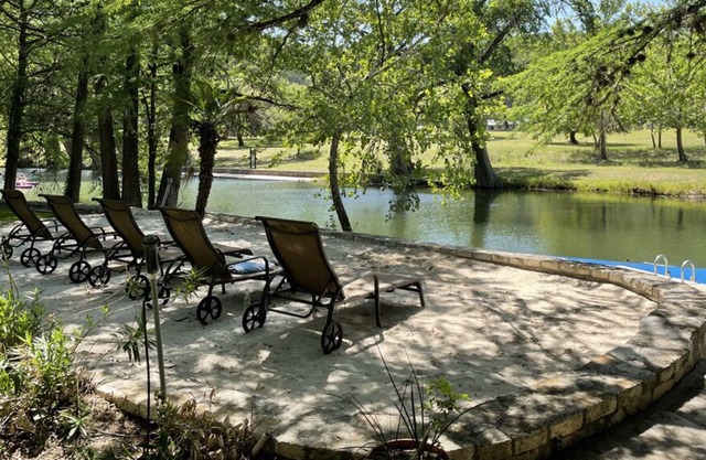Rio Tiempo - Beautiful Riverfront Cottage in Hunt, Texas