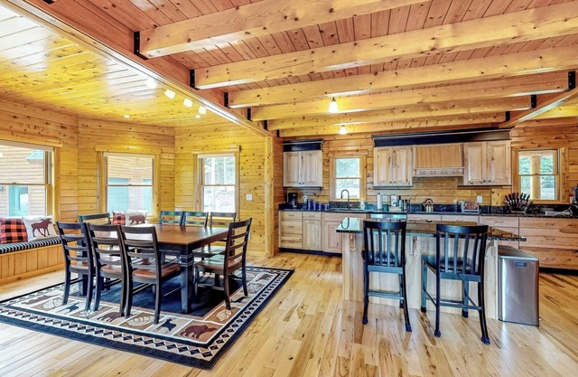 Rise n' Shine Maine - A Lakefront Loghouse in the Woods
