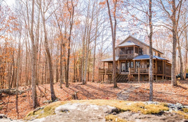 Rising Sun Retreat, 15 Acres on a Bluff - Sleeps 18