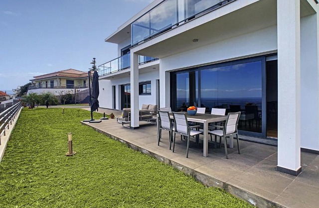 Rising Sun Villa by LovelyStay