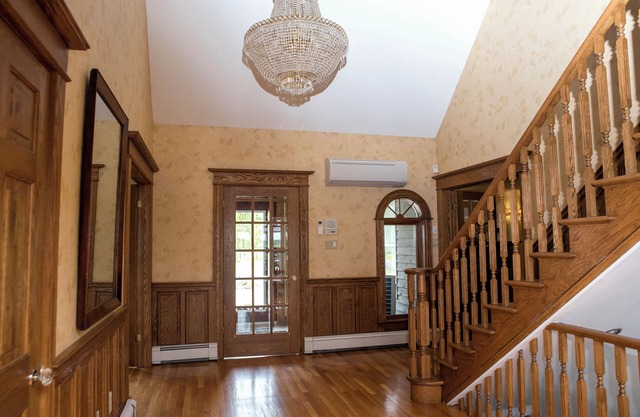 Rita’s Retreat Main House ~ Indoor Saltwater Pool ~ with Lake View!