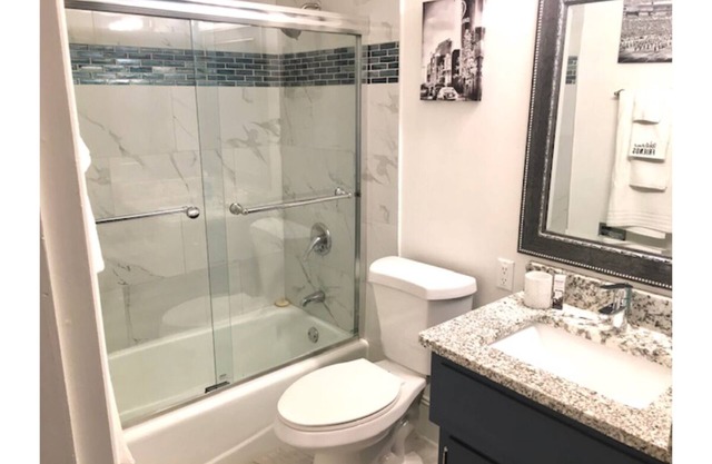 Ritchie’s Titletown Executive Suites: Bachelor’s Den